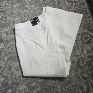 INC International Concepts Flare White Jeans Size 28W NWT